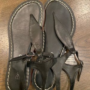 EUC Bernardo Black Thong Sandals